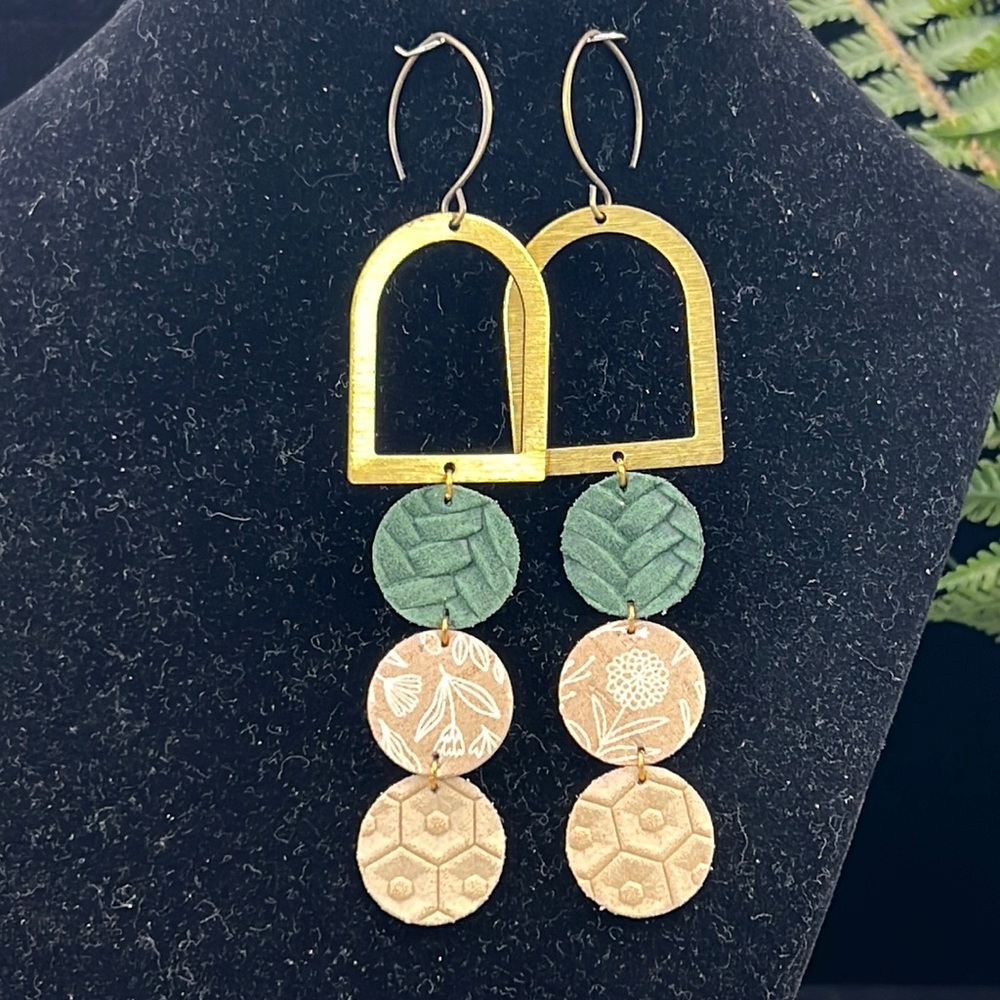 🌟🌸Adorned Crown Artisan Assemblage green leather brushed brass arch earrings